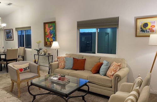 Bakersfield Casa | Beautiful and fun art house. Near lake and walking park.