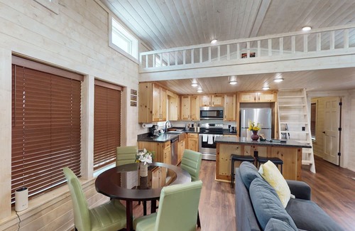 Paige Casa | Cozy cottage with private pond, covered deck, + wifi