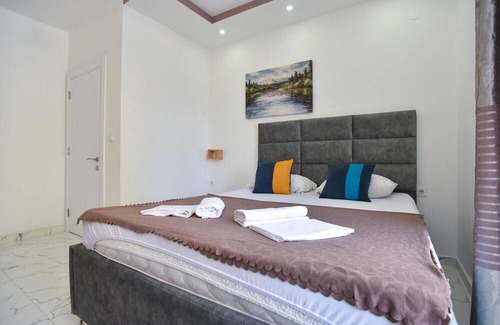 Gjerana Apartamento | Studio Flat w Balcony 6 min to Beach in Montenegro