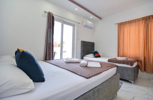Gjerana Apartamento | Studio Flat w Balcony 6 min to Beach in Montenegro