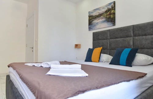 Gjerana Apartamento | Studio Flat w Balcony 6 min to Beach in Montenegro