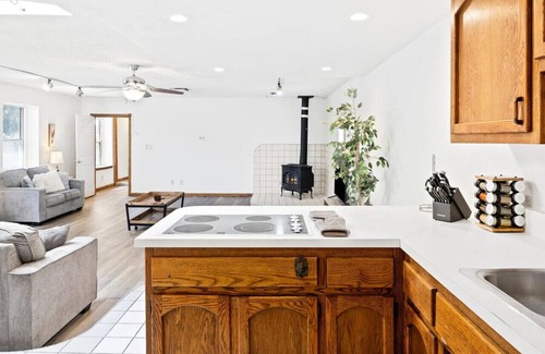 Baker Street Casa | Bright and Spacious Back House