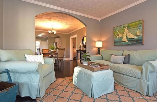 Warwick Casa | Cozy casa in RI. 15 mins from Providence & 5 from airport. Enjoy the summer here