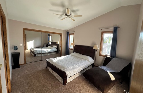 Oak Creek Casa | RNC accommodating & spacious home with pool 15 minutes from downtown Milwaukee.