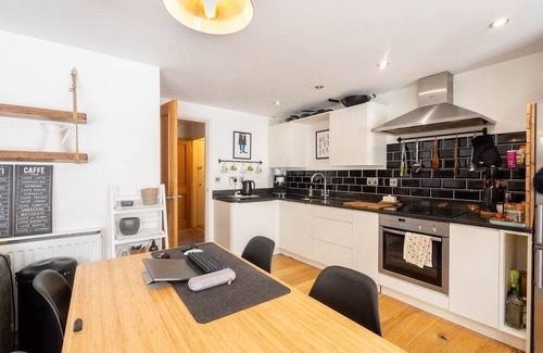 Frome Apartamento | Stylish Apartment, Double Bedroom, Fully Equipped