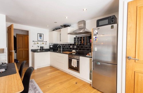 Frome Apartamento | Stylish Apartment, Double Bedroom, Fully Equipped