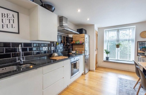 Frome Apartamento | Stylish Apartment, Double Bedroom, Fully Equipped