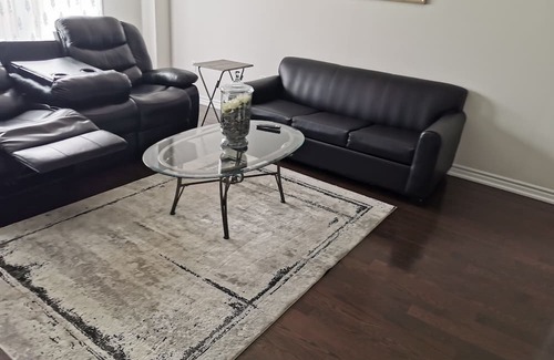 Bowmanville Casa | I'm Glad To Be Home Again Bowmanville - Ground Floor and Basement