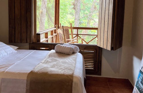 Pueblo Nuevo Villa | La Casita Del Arroyo | Hot Tub & River Access | Pet Friendly