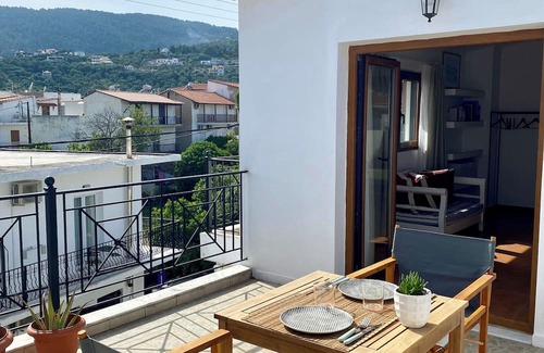 Skiathos Condominio | Step into the heart of Skiathos and discover this charming listing.