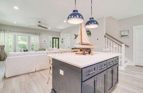 Myrtle Grove Casa | Dog-Friendly Wilmington Retreat ~ 7 Mi to Beach!