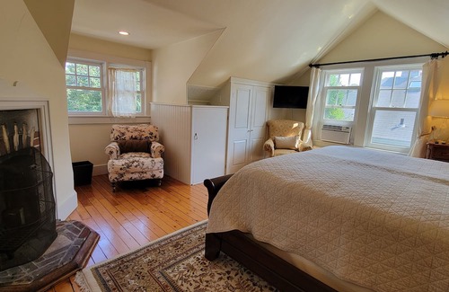 Top of the Hill Casa | ~ Exquisite Designer Home in Tranquil Tree-lined Neighborhood ~