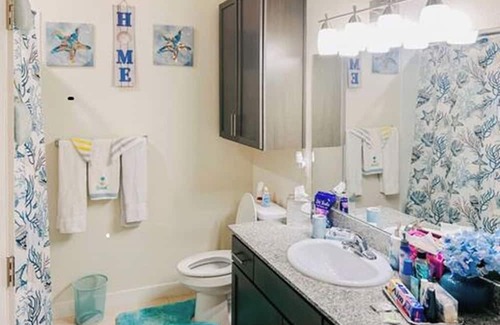 Texas City Apartamento | Seaside Serenity near Galveston with pool & Parking