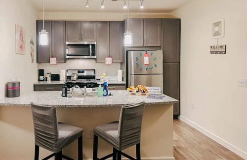 Texas City Apartamento | Seaside Serenity near Galveston with pool & Parking