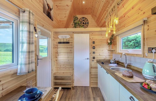 Colne Cabaña | The Tiny House is set within acres of rolling countryside.