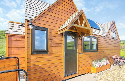 Colne Cabaña | The Tiny House is set within acres of rolling countryside.