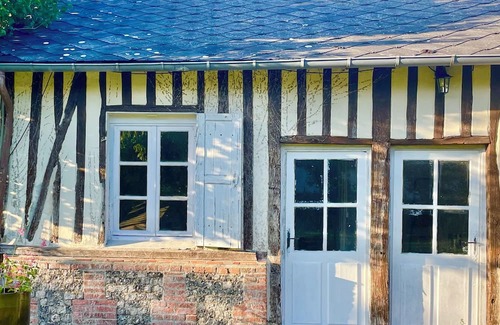 Bernay Casa | Cottage in the Normandy countryside with its apple trees