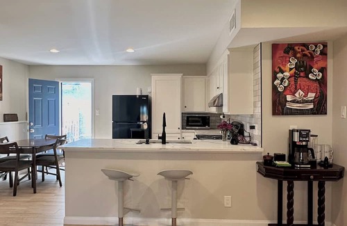 Wooten Apartamento | N Austin retreat minutes from Q2, The Domain and 15 min from Downtown Austin