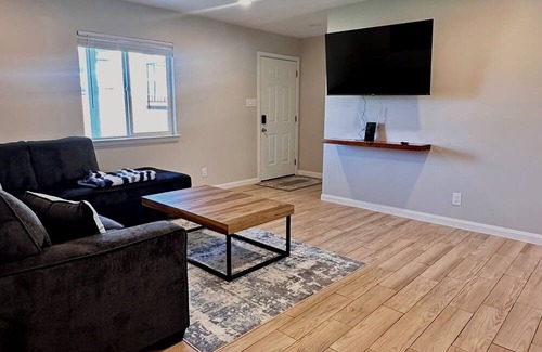 Wooten Apartamento | N Austin retreat minutes from Q2, The Domain and 15 min from Downtown Austin