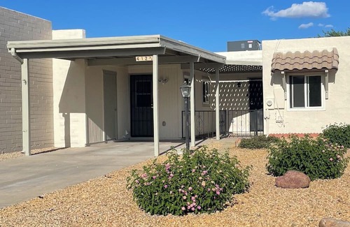 Green Valley Condominio | 2 Bedroom 1 bathrooms Freshly Painted In and Out. Looking for a Full Time Renter