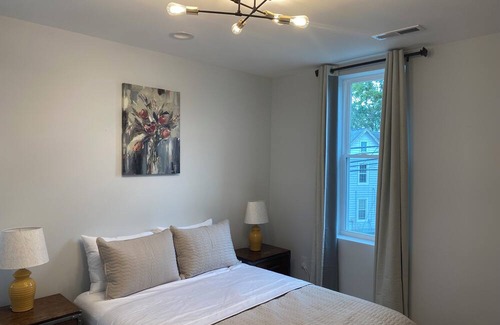 Moravia-Walther Casa | Close to all major universities and Hospitals in Baltimore. Perfect for family.