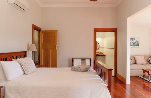 Bolwarra Cama Y Desayuno | Maddies is delighful country home built in the 1800's. Pet friendly!