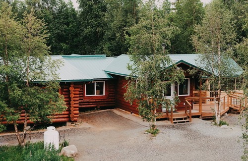 Trapper Creek Cabina | Entire Property Historic Chulitna River Lodge