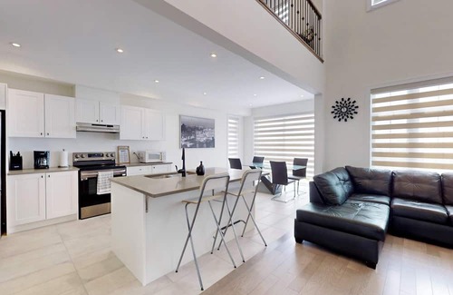 Carrying Place Casa | LAKEFRONT PARADISE - 6 BEDROOMS HAVEN WITH BREATHTAKING VIEWS!