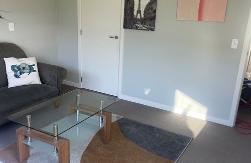 Wellington Apartamento | Sunny house with garden views