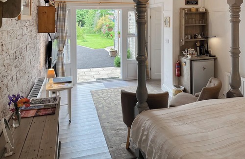 Leeming Bar Cabaña | 1 bedroom accommodation in Leeming Bar, near Northallerton
