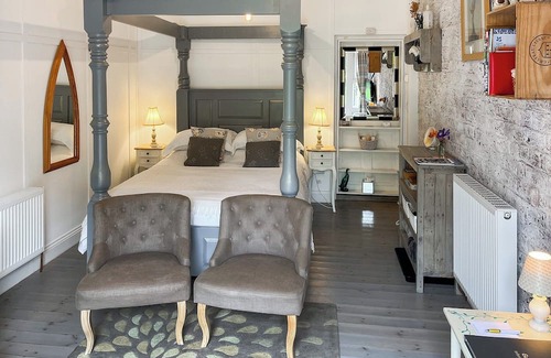 Leeming Bar Cabaña | 1 bedroom accommodation in Leeming Bar, near Northallerton