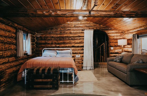 Trapper Creek Casa | Anna's 2-Story with Eagle's Nest