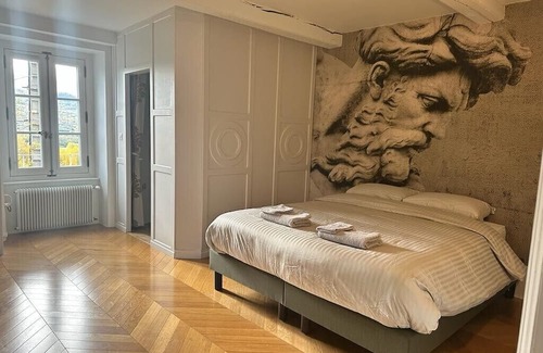 Pont-du-Chateau Otro | Suite Royale au Château du Serpolet