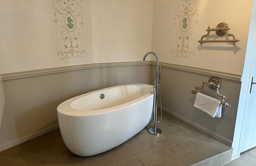 Pont-du-Chateau Otro | Suite Royale au Château du Serpolet