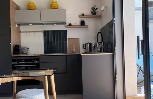 Grezieu-la-Varenne Apartamento | Studio au Calme et Ensoleillé