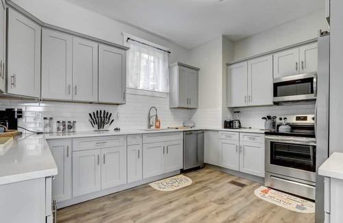 Urban Core Cabaña | Sleeps 11, 9 beds