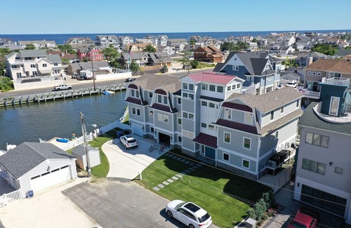 Mantoloking Casa | JUNE RENTAL - New Construction Home On Bay - Minutes From Beach!