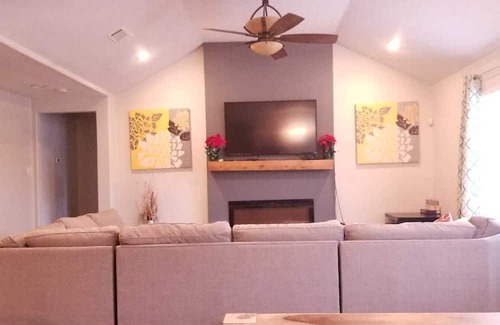 North Central Carrollton Casa | 4 Bedroom Home with easy access to Frisco and Dallas