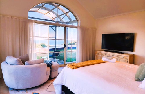 Carrickalinga Casa | Spacious house on hilltop with magnificent views