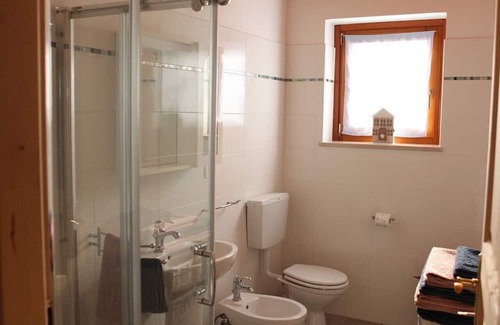 Forgaria nel Friuli Chalet De Esquí | Cozy cabin surrounded by nature.