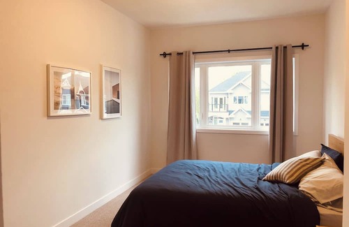 Wellington Casa | Modern, spacious and new home in Wellington - walking distance to all amenities!