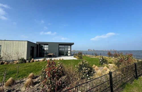 Enkhuizen Chalet De Esquí | IJsselmeerstrand Exclusief