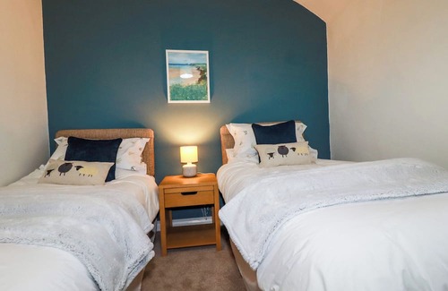 Fivelanes Cabaña | ALWAYS, pet friendly, character holiday cottage in Five Lanes