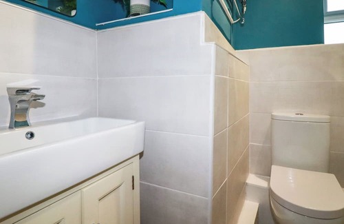 Fivelanes Cabaña | ALWAYS, pet friendly, character holiday cottage in Five Lanes