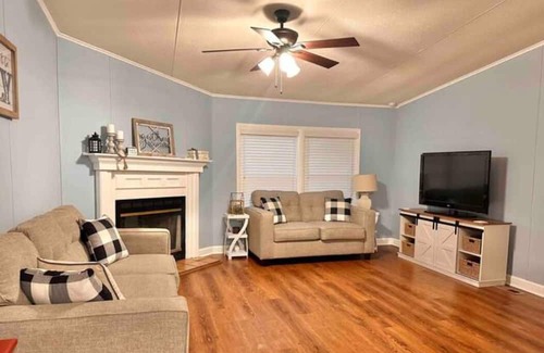 Semora Casa | Hyco Lake Retreat - Near VIR / Caesar's Casino / Raleigh-Durham-UNC