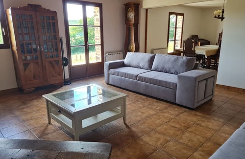 Mont-Saint-Jean Casa | Gite Familial Avec vue sur la Foret et Proximité D'un lac à 4 KM