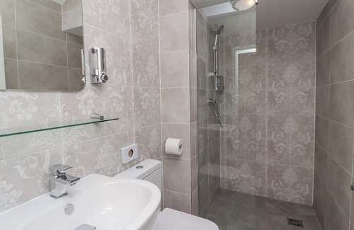 Wark Cabaña | HADRIAN SUITE, family friendly, with a garden in Wark
