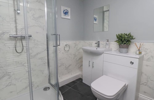 Wark Cabaña | CARRAWBURGH SUITE, pet friendly, with open fire in Wark