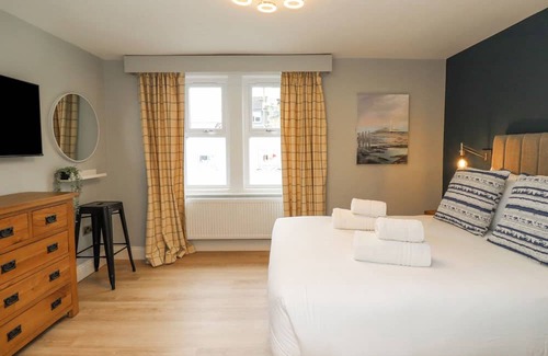 Wark Cabaña | CARRAWBURGH SUITE, pet friendly, with open fire in Wark