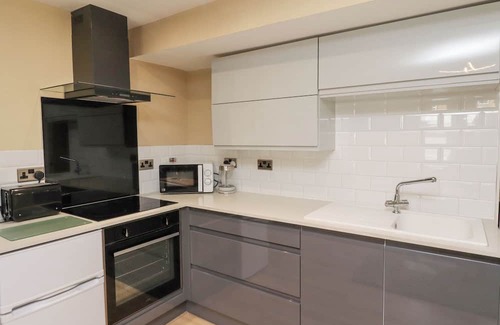 Wark Cabaña | CHESTER SUITE, pet friendly, with open fire in Wark